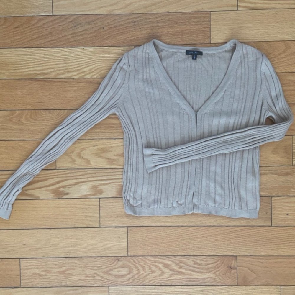 Cardigan with hidden attached in the front